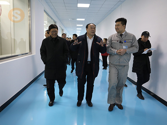 2019年2月12日時(shí)任遼寧省錦州市委書(shū)記王德佳蒞臨我司創(chuàng)惠車間