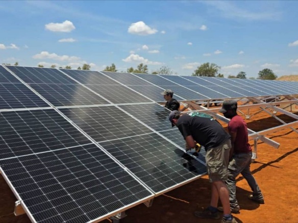 全球足跡 | “煤地→綠地”，陽(yáng)光能源Giga系列光伏組件首入津巴布韋