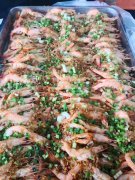 為了使企業(yè)員工不用擔心吃飯，為了讓企業(yè)更充分地從事生產(chǎn)工作和
